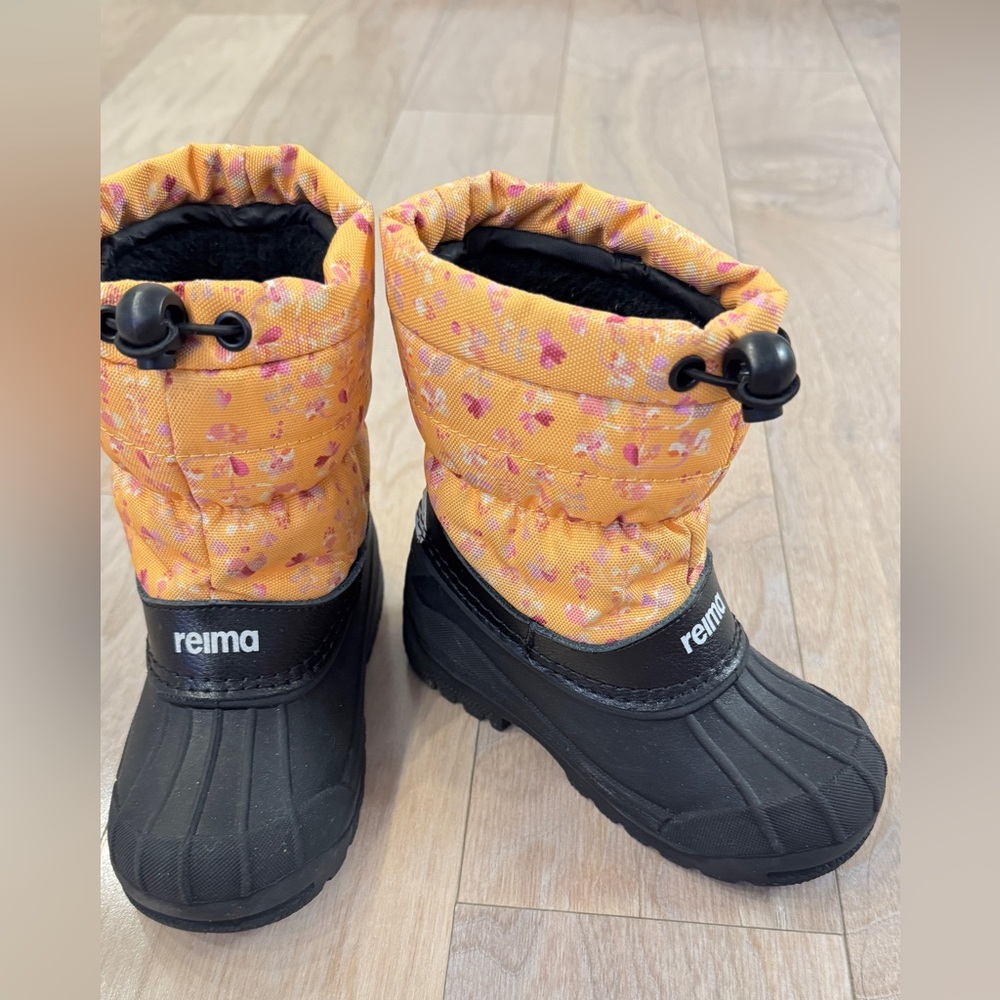 Reima Toddler Yellow and Black SnowBoots 10-10.5 size
